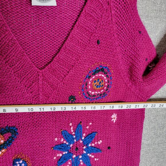 HAPPY SHEEP KNIT EMBROIDERED V-NECK SWEATER, SIZE L - Picture 7 of 7